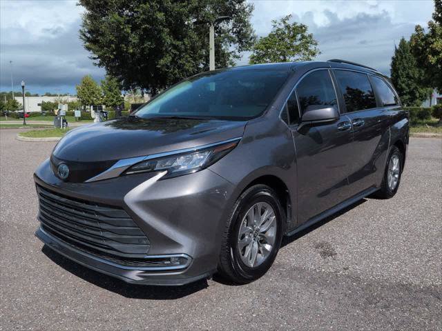 Certified 2021 Toyota Sienna XLE FWD image 2