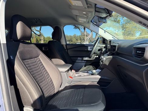 Used 2021 Ford Explorer XLT image 15