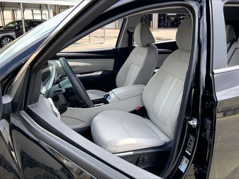 Used 2025 Hyundai Tucson SEL FWD image 8