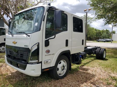 New 2025 Chevrolet Low Cab Forward 5500XD RWD image 2