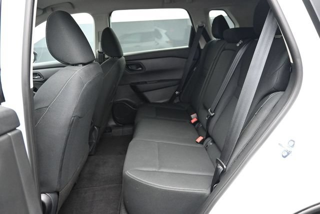 Used 2025 Nissan Rogue S AWD/4WD image 10