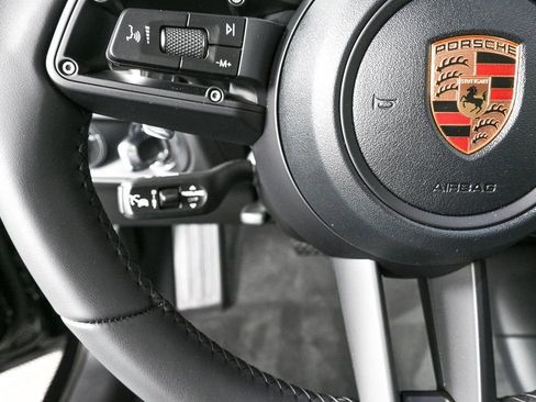 Certified 2026 Porsche Macan AWD/4WD image 10