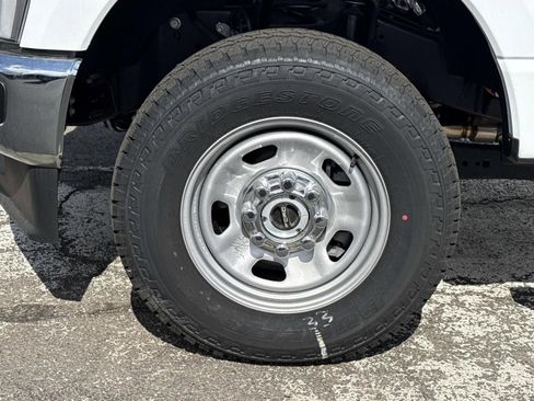 New 2025 Ford F350 XL w/ XL Chrome Package image 9