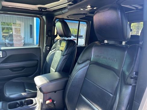 Used 2020 Jeep Gladiator Overland AWD/4WD image 10