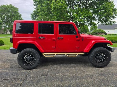 Used 2016 Jeep Wrangler Unlimited Sahara w/ Connectivity Group AWD/4WD image 2