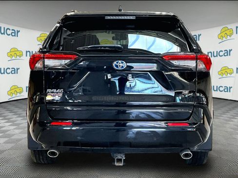 Used 2021 Toyota RAV4 SE image 5