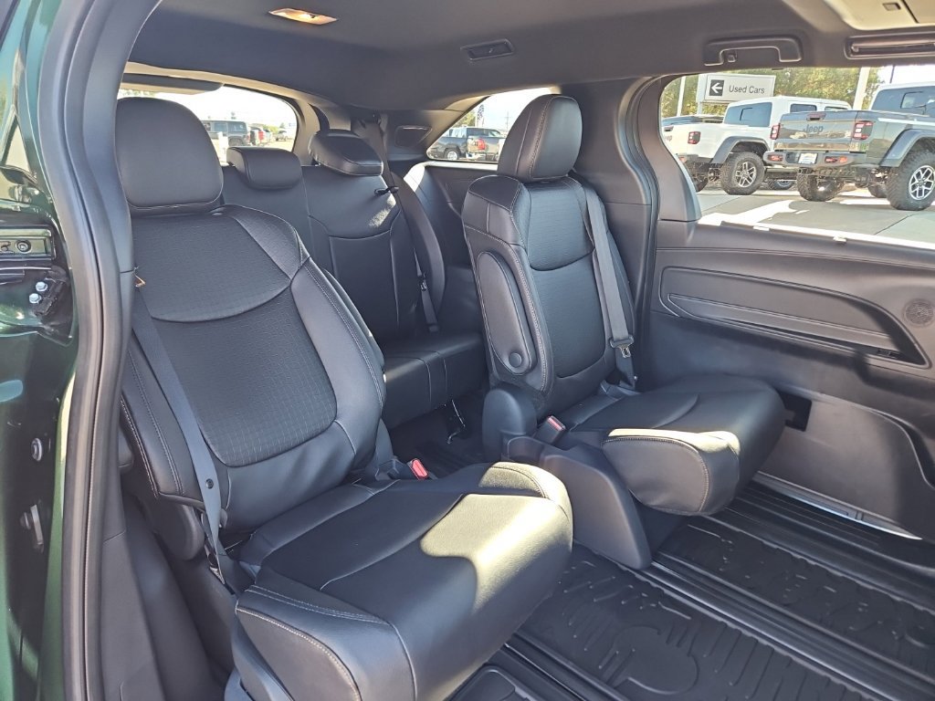 Used 2025 Toyota Sienna XLE Woodland Edition AWD/4WD image 26