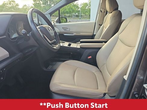 Used 2023 Toyota Sienna XLE FWD image 16