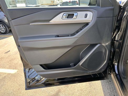 Used 2025 Ford Explorer Active image 9