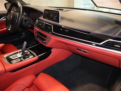 Certified 2022 BMW ALPINA B7 xDrive w/ Luxury Rear Seating Package image 40