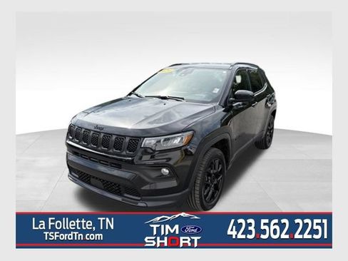 Used 2024 Jeep Compass Latitude w/ Convenience Group AWD/4WD image 1