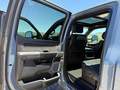 Used 2023 Ford F350 Platinum w/ Tremor Off-Road Package AWD/4WD image 31
