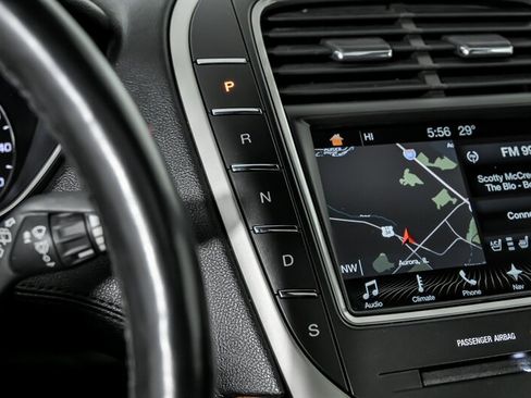 Used 2017 Lincoln MKX Reserve w/ Lincoln MKX Climate Package image 29