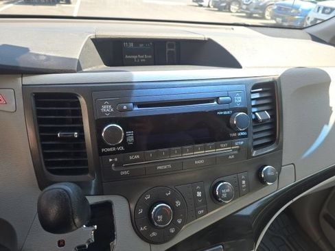 Used 2012 Toyota Sienna LE w/ Towing Pkg FWD image 21