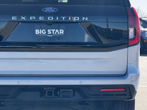 New 2025 Ford Expedition Active image 11