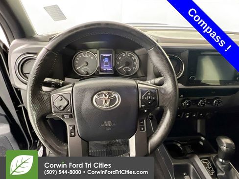 Used 2018 Toyota Tacoma TRD Sport w/ Technology Package image 8