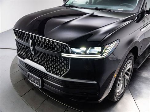 New 2027 Lincoln Navigator Premiere RWD image 9