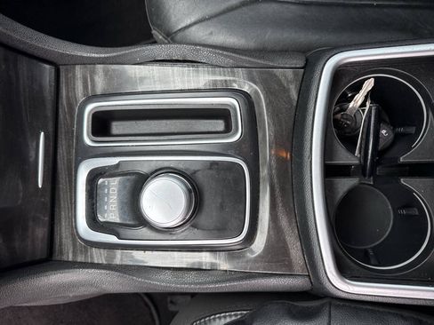 Used 2015 Chrysler 300 Limited RWD image 16