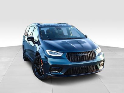 Used 2025 Chrysler Pacifica Limited
