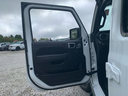 Used 2022 Jeep Gladiator Mojave AWD/4WD image 14