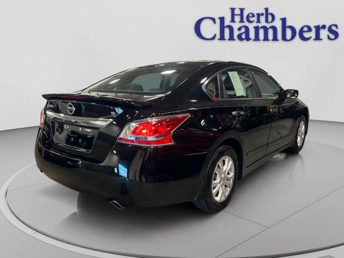 Used 2015 Nissan Altima 2.5 S w/ Sport Value Package FWD image 3