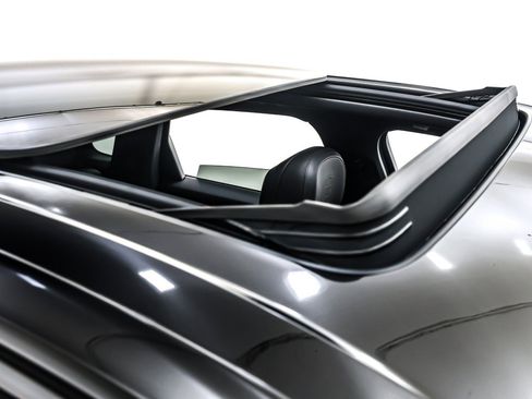 Used 2021 Porsche Cayenne S image 22