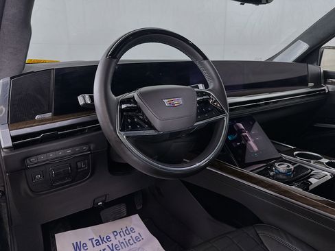 Used 2025 Cadillac Escalade Sport Platinum w/ LPO, Floor Liner Package AWD/4WD image 9