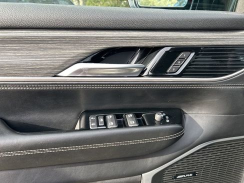 Used 2024 Jeep Wagoneer L Series II w/ Flexible Seating Group image 17