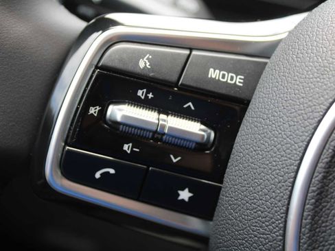 New 2025 Kia Carnival EX image 33