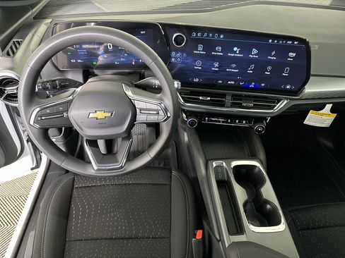 New 2025 Chevrolet Equinox EV LT image 53