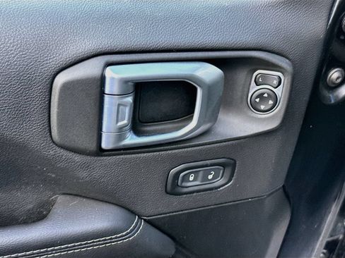 Used 2023 Jeep Wrangler Unlimited Sahara AWD/4WD image 19