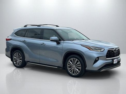 Used 2022 Toyota Highlander Platinum FWD image 4