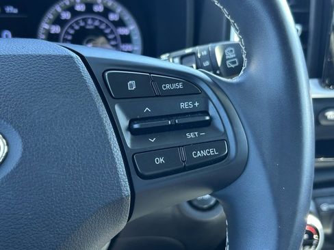 Used 2022 Hyundai Venue Limited image 22