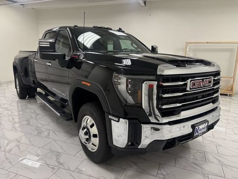 New 2026 GMC Sierra 3500 SLT w/ SLT Convenience Package AWD/4WD image 2