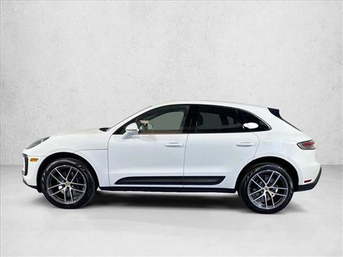 Certified 2025 Porsche Macan AWD/4WD image 2