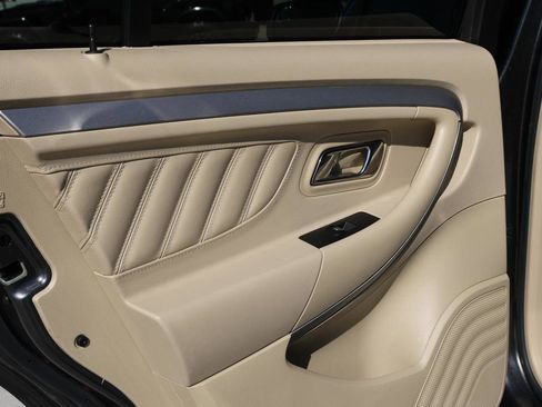 Used 2019 Ford Taurus SE image 24