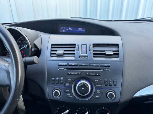 Used 2013 MAZDA MAZDA3 i SV image 23