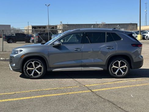 New 2025 Volkswagen Tiguan SE FWD image 2
