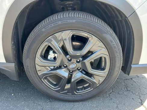 Used 2025 Subaru Ascent Bronze Edition w/ Onyx Package image 8