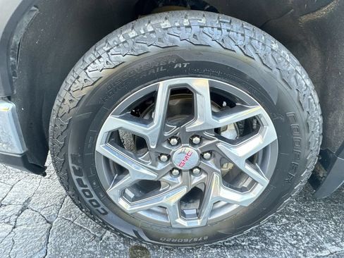 Used 2022 GMC Sierra 1500 SLT AWD/4WD image 12