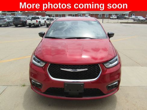 Used 2025 Chrysler Pacifica Select FWD image 8