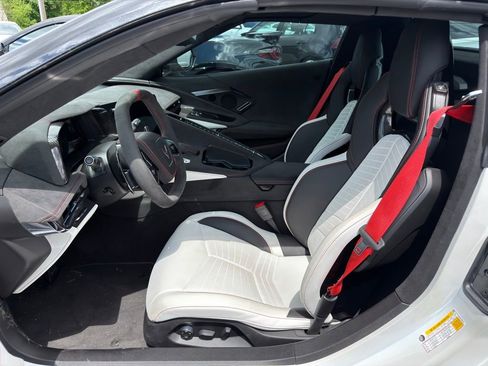 Used 2023 Chevrolet Corvette Stingray Premium Conv w/ Z51 Performance Package RWD image 2