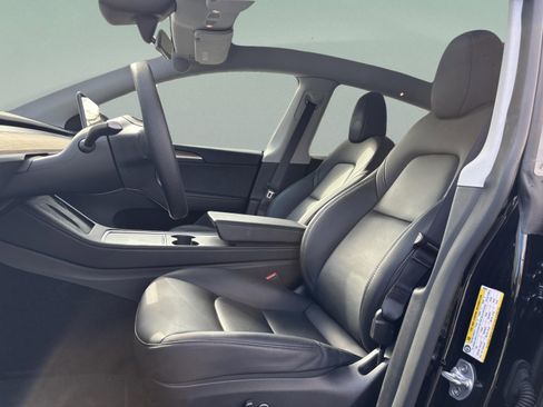 Used 2024 Tesla Model Y Long Range image 17