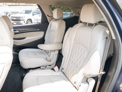 Used 2022 Buick Enclave Avenir w/ Avenir Technology Package AWD/4WD image 32