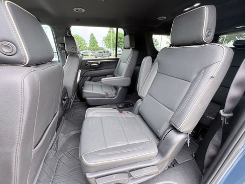 Used 2025 Chevrolet Suburban Premier RWD image 20