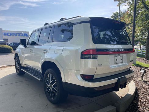 Used 2024 Lexus GX 550 w/ Accessory Package (Z1) AWD/4WD image 8