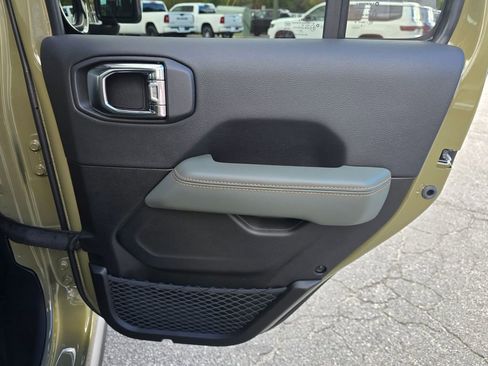 New 2025 Jeep Gladiator Mojave w/ Convenience Group image 38