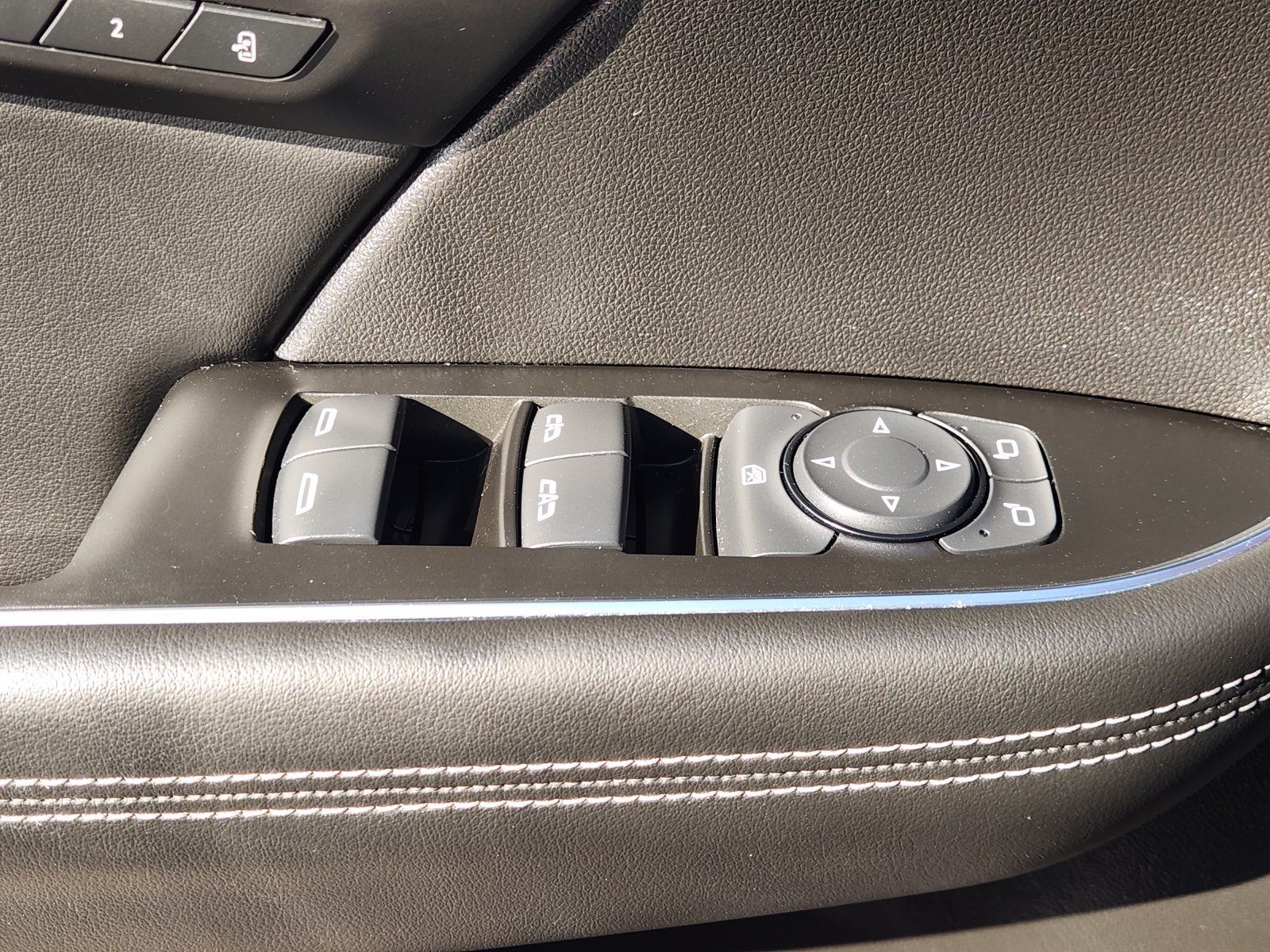 Used 2023 Buick Envision Essence w/ Sport Touring Package AWD/4WD image 28