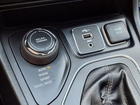 Used 2022 Jeep Cherokee Latitude Lux image 9