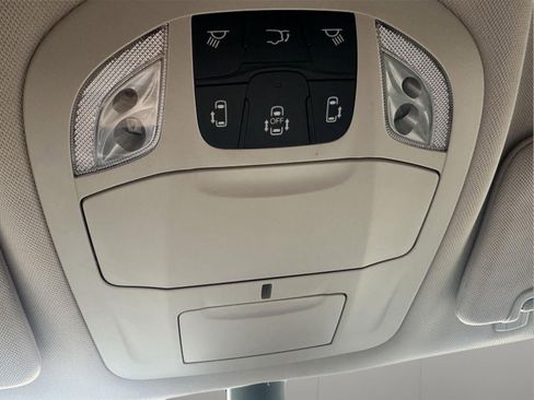 Used 2024 Chrysler Pacifica Select image 36